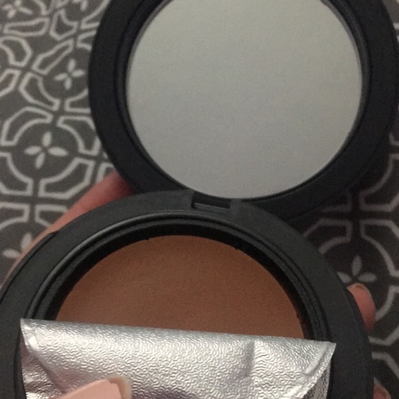 BRAND NEW MAC studio Tech foundation - NW44 - Picture 5 of 5